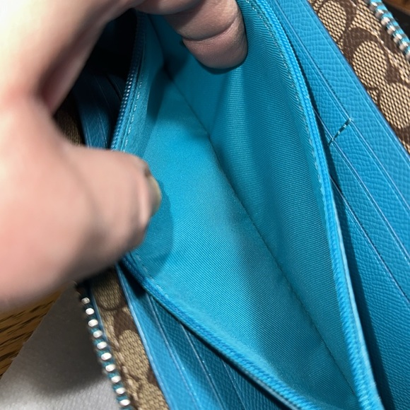 *HTF COLOR* COACH Crossgrain Leather Accordion Zip Around Wallet - Picture 10 of 12